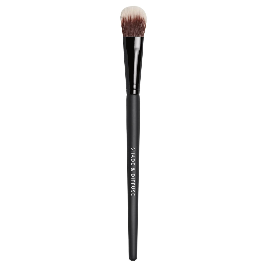 Dual-fibre eye brush with short dense and long blending fibres, compact handle, vegan