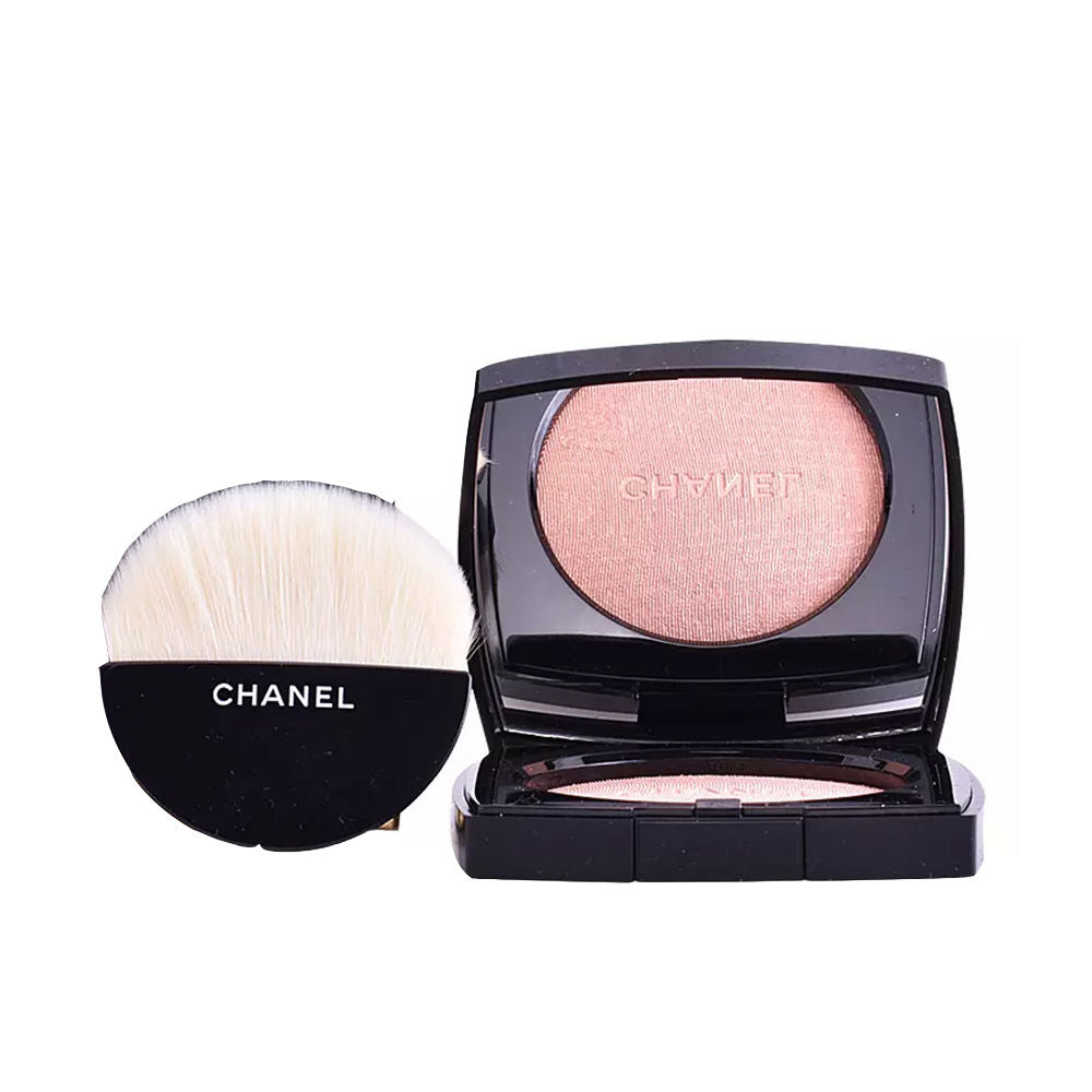 Compact rosy‑gold pearlescent highlighter in black case with application brush, 8.5 g