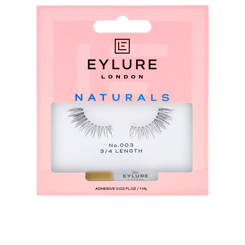 Pair of 3/4 handmade natural false eyelashes with adhesive, outer-lid focus