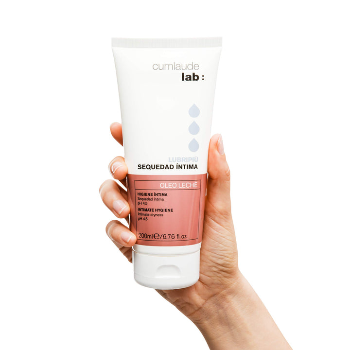 200 ml tube of hydrating oil‑milk intimate cleanser for Women, fragrance‑free