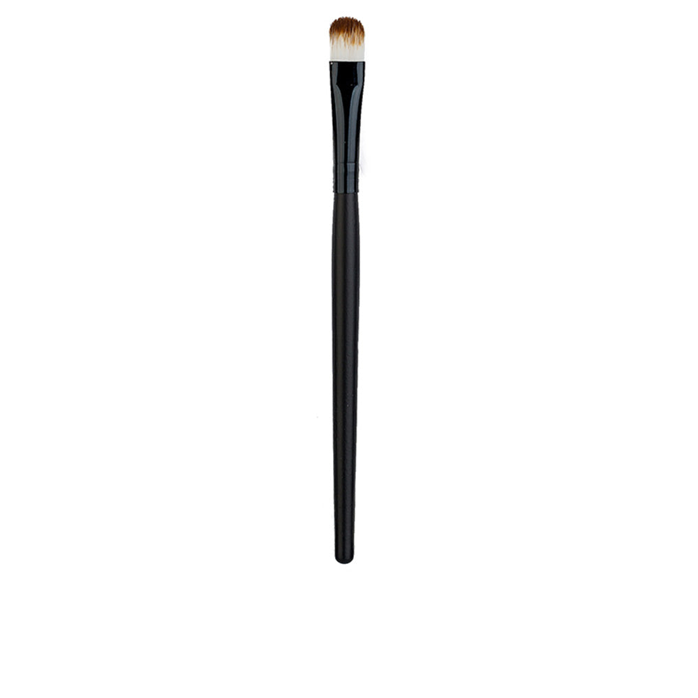 Medium oval flat makeup brush with synthetic fibres and comfortable handle