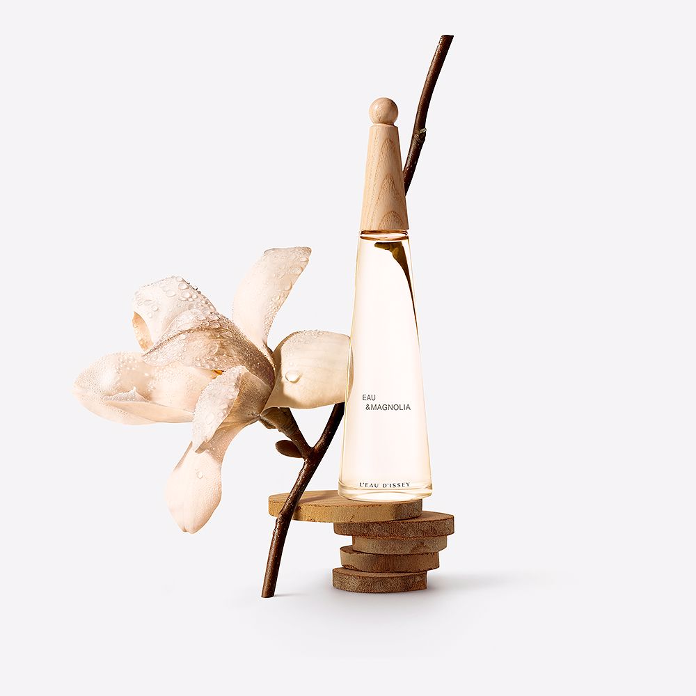 Minimal glass bottle with beige detail and ash wood cap, 50 ml