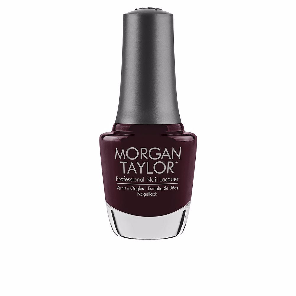 15 ml glass bottle of creamy rosy nail lacquer with curved brush, glossy finish