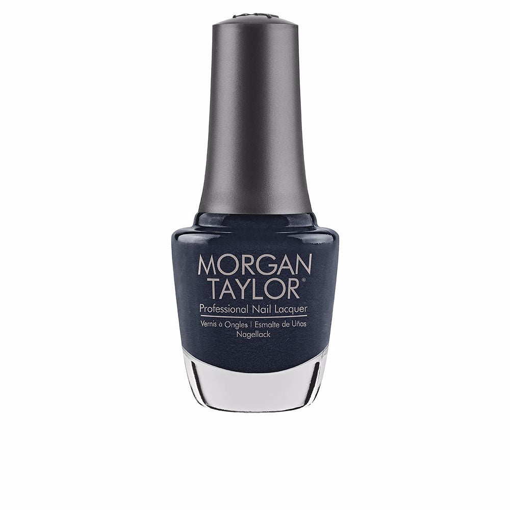15 ml clear glass bottle of cream-finish nail lacquer with curved brush, Unisex