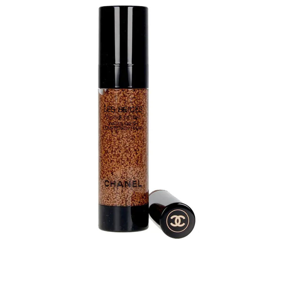 20 ml tinted fluid in sponge applicator, shade B60, dewy finish
