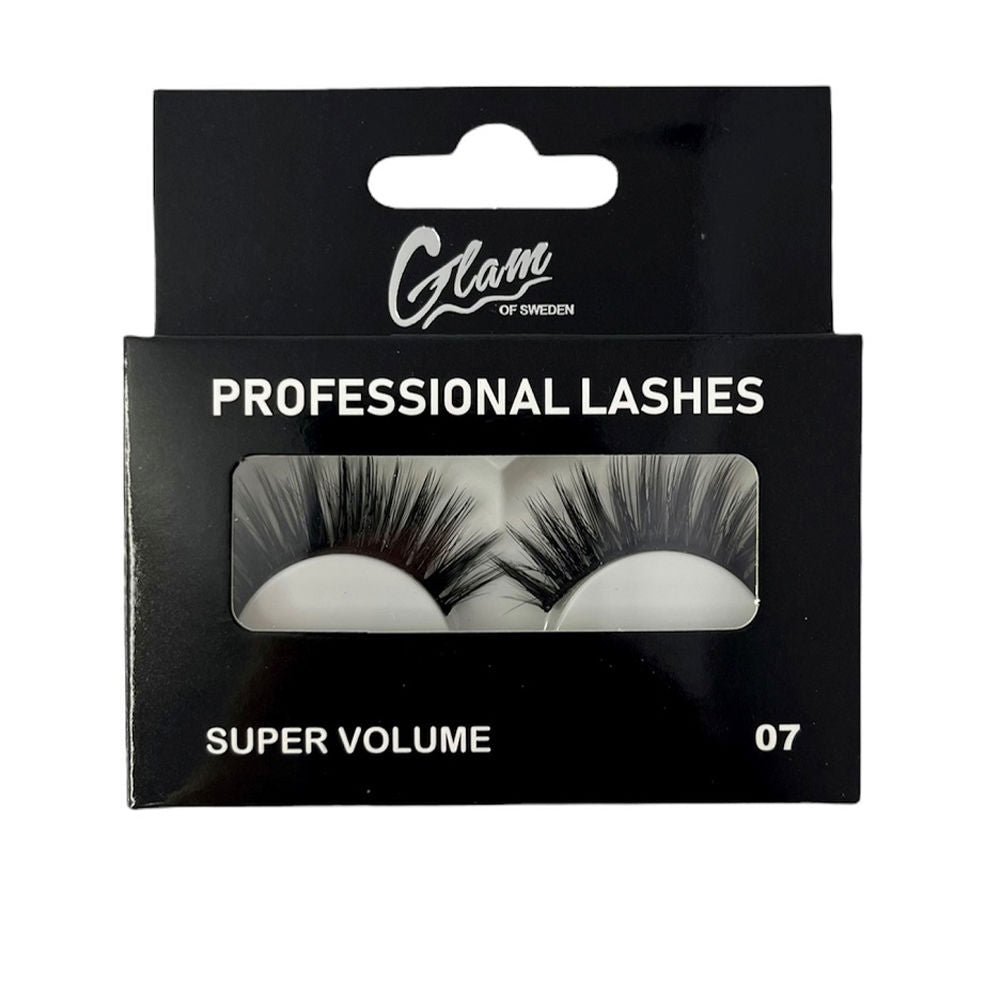 Pair of Super Volume false lashes on curved tray, dramatic length and black fibres