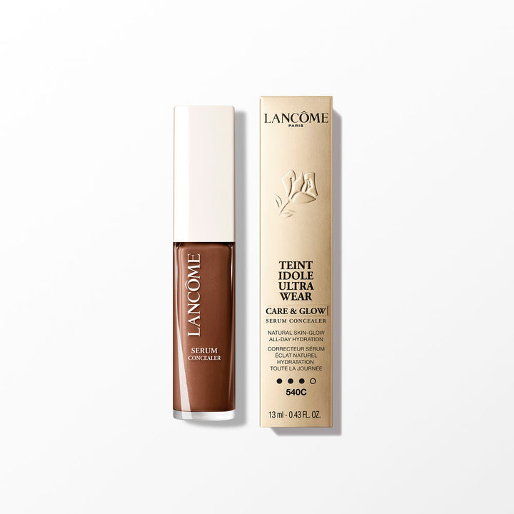 Tube of hydrating serum concealer, medium shade, 13.5 ml, applicator visible