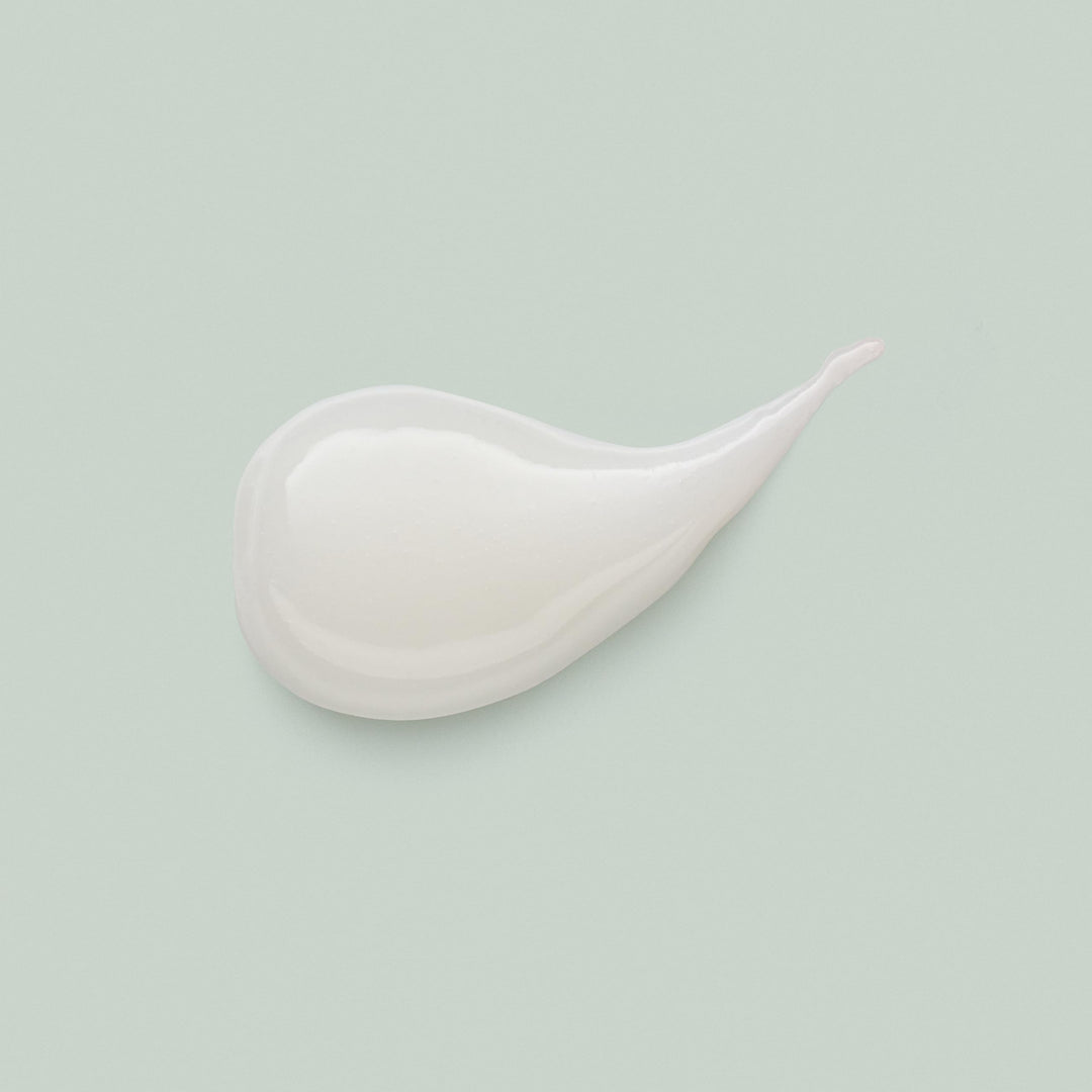 150 ml translucent bottle of lightweight curl-defining fluid for Unisex hair