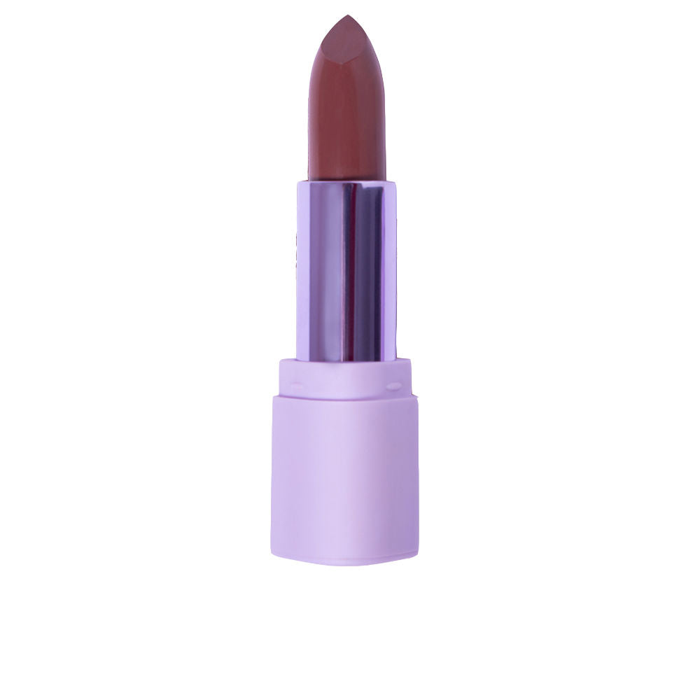 3 g creamy red lipstick bullet in semi‑sheen finish, compact packaging