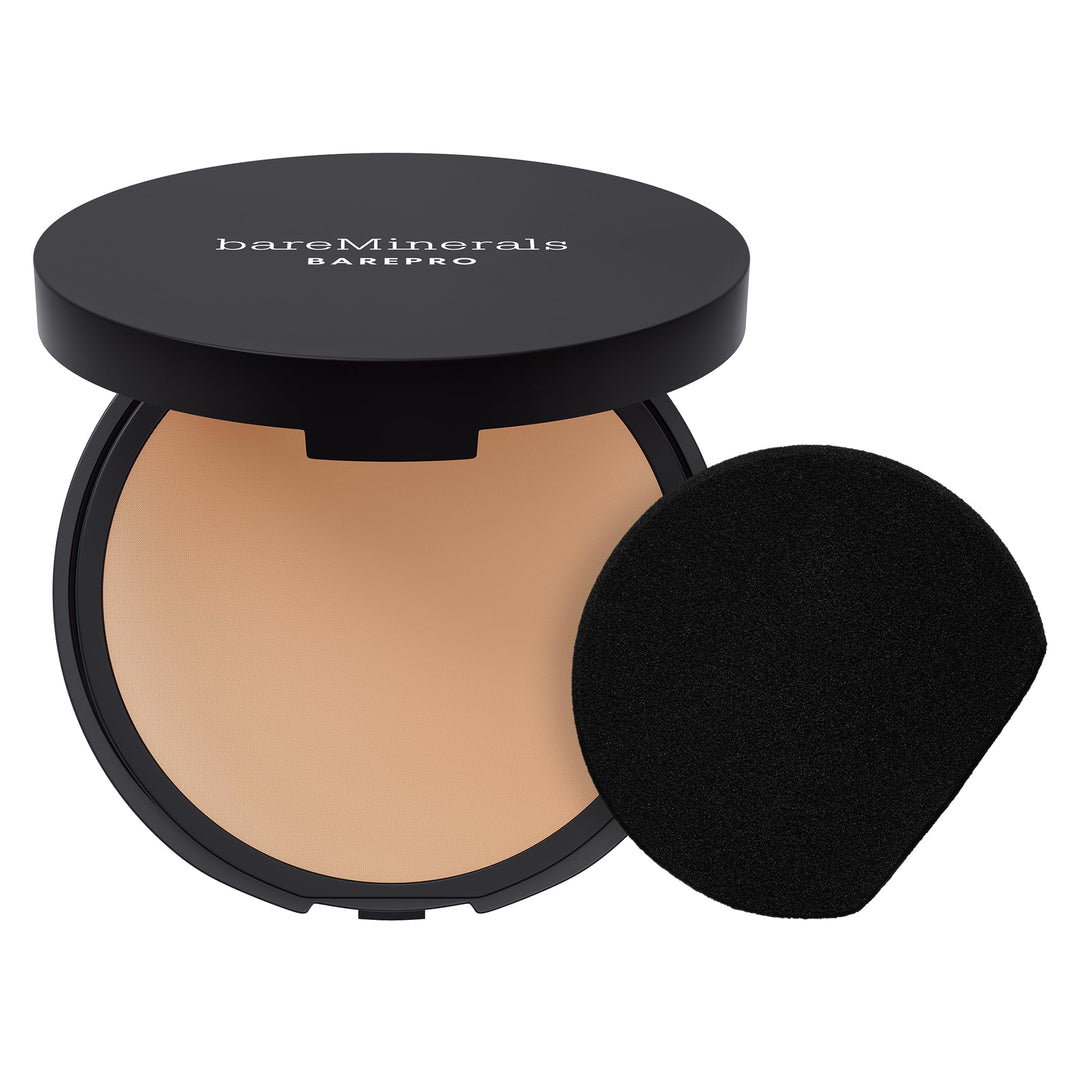 Compact talc‑free powder foundation in light warm shade, mattifying finish