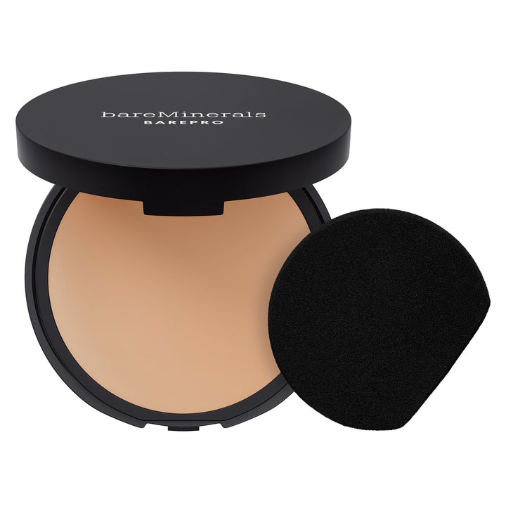 Compact talc‑free powder foundation in light warm shade, mattifying finish