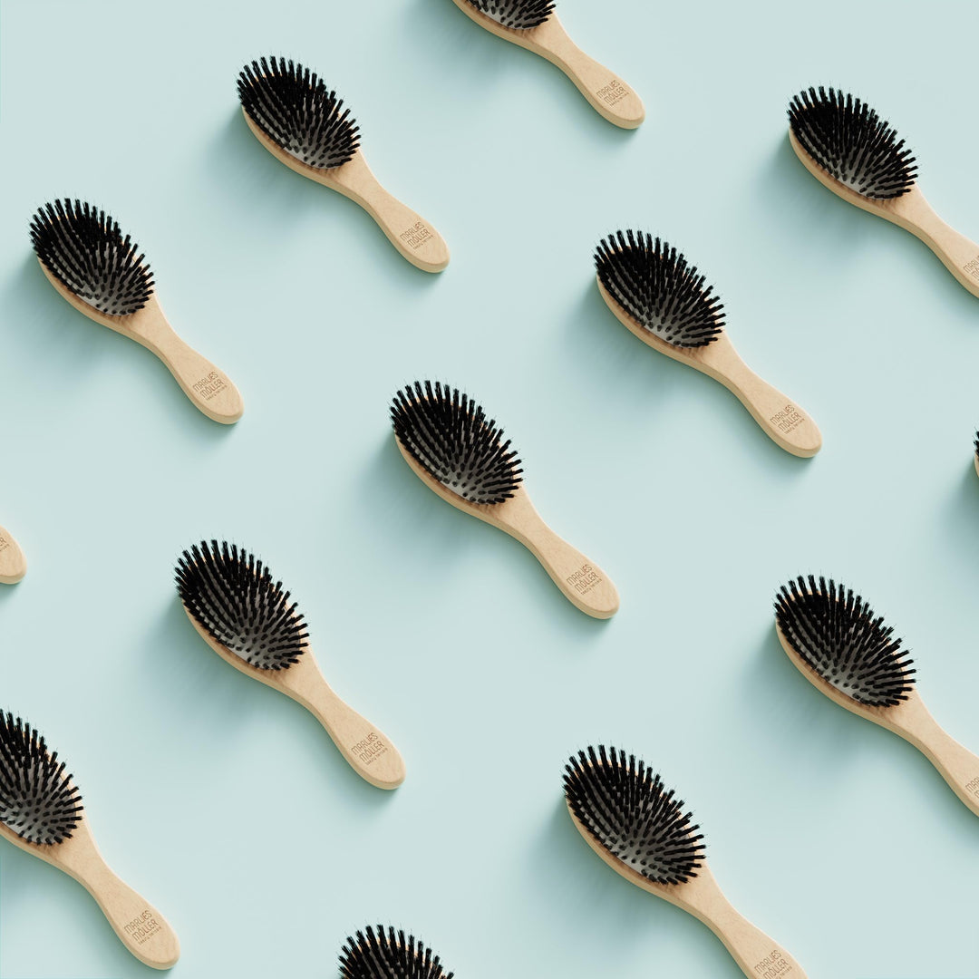 Lacquered beechwood paddle brush with boar bristles and nylon pins